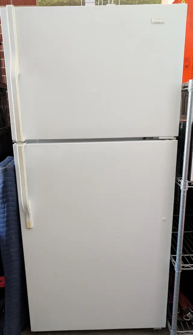 Fridge/Freezer, Magic Chef (Maytag) in Refrigerators in Kitchener / Waterloo - Image 2
