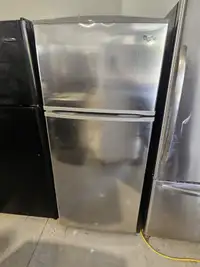 Whirlpool28 inch w apartment size fridge bottom freezer