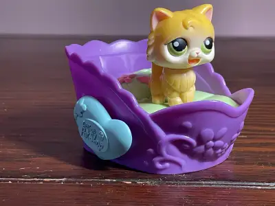 Littlest Pet Shop Persian Cat will “lick” when set down on its bed. Requires a small piece of tinfoi...