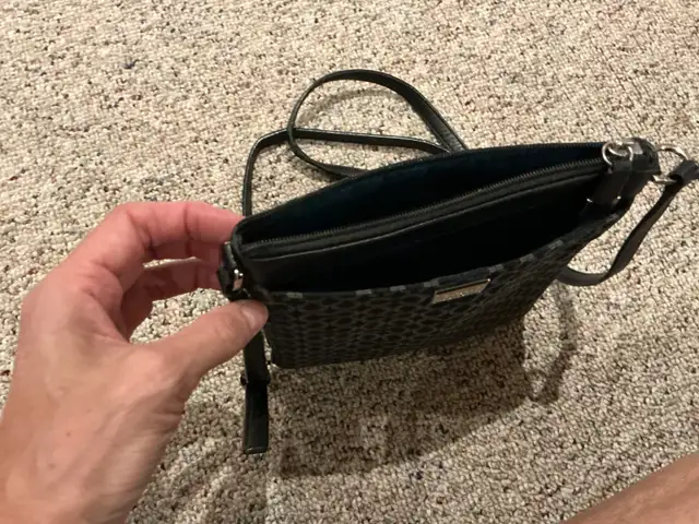 Coach small Cross body bag in Women's - Bags & Wallets in Kitchener / Waterloo - Image 3