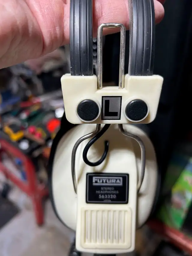 Vintage Futura Stereo Headphones 563320 Made in Japan. in Headphones in Mississauga / Peel Region - Image 3
