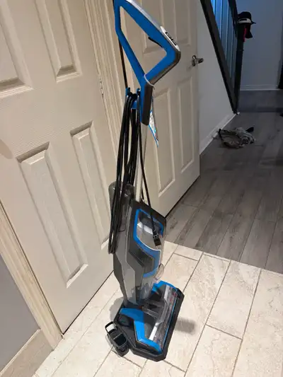 Je vends un aspirateur Bissell Crosswave HydroSteam en bon état. Cet aspirateur est parfait pour net...