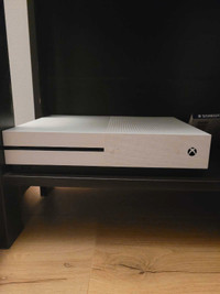 Xbox one s avec jeux et manettes