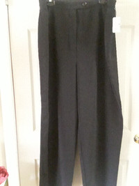 Womans  22 / (2X)  zippered  black pants - Penningtons