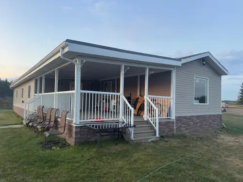 Spacious and well-kept 1996 mobile home ready for its next location! Features: 16’ x 76’ mobile home...