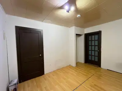 Room for rent: Semi furnished room in our charming 4-bedroom home (4 person house- 2 bathroom). Idea...