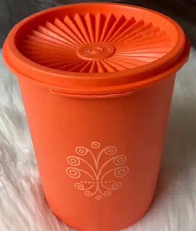 Tupperware vintage contenant “orange”, View more