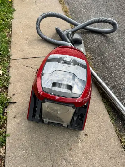 Miele Blizzard CX1 Bagless Vacuum Cleaner, View more