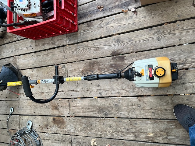 RYOBI HEAVY DUTY 15 in PRO GAS EDGER & WEED WACKER ***reduced in Outdoor Tools & Storage in Sault Ste. Marie - Image 3