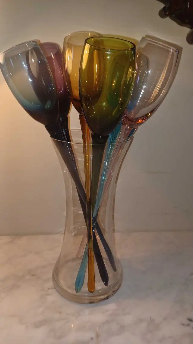15"T 6 FOOTLESS Champagne Flutes Handblown Glass Toasting Set in Kitchen & Dining Wares in Calgary - Image 4