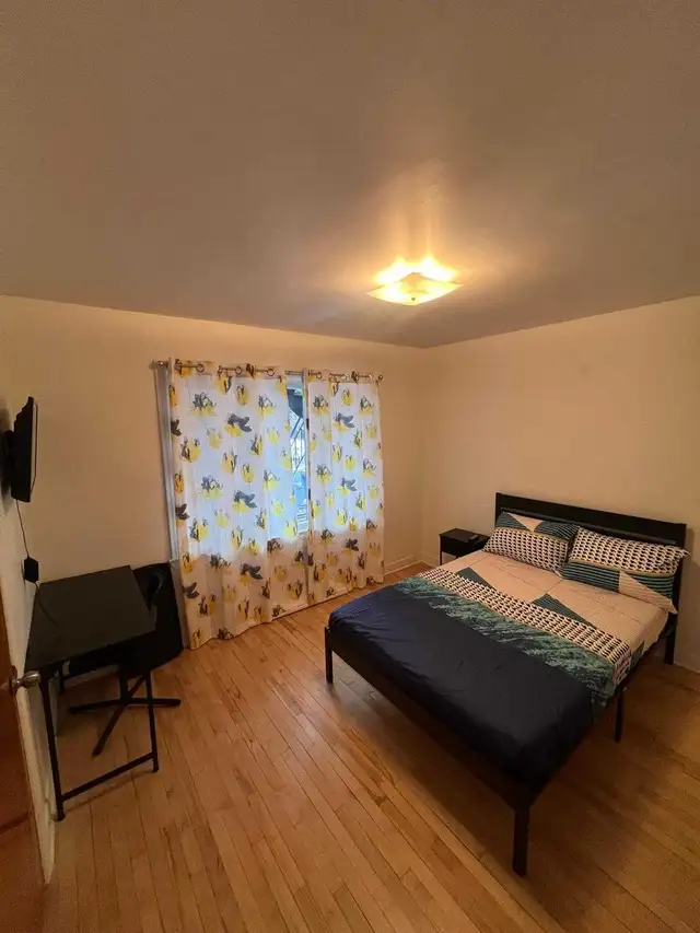 Cadre de lit double in Beds & Mattresses in Trois-Rivières - Image 6