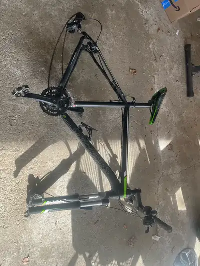 Wheels got stolen from work…. Unwilling to buy new ones Bike was bought brand new in 2022 20 inch fr...