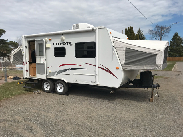 20FT Hybrid Travel Trailer in Travel Trailers & Campers in Thunder Bay