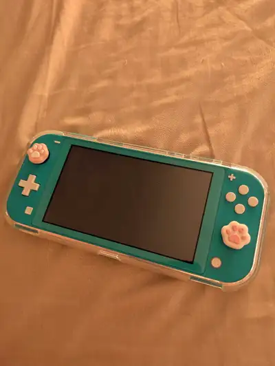 EN/FR (français plus bas): Used for a little over a month Comes with: - Original charger - 256GB mem...