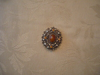 VINTAGE SARAH COVENTRY PIN ON BROACH