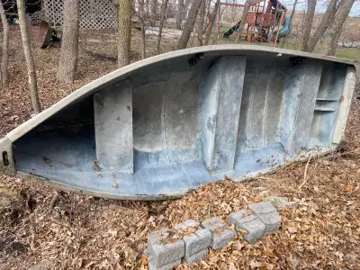 14 Ft Aluminum Boat – Solid Hull – Ready for Fishing or Hunting Price: $1,500 OBO Description: 14 ft...