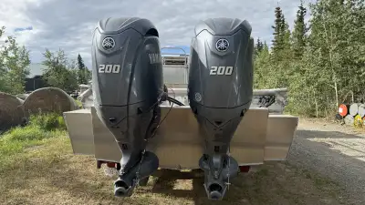 This is a awesome boat we have it setup with Jets but we also have the props. This boat has about 40...