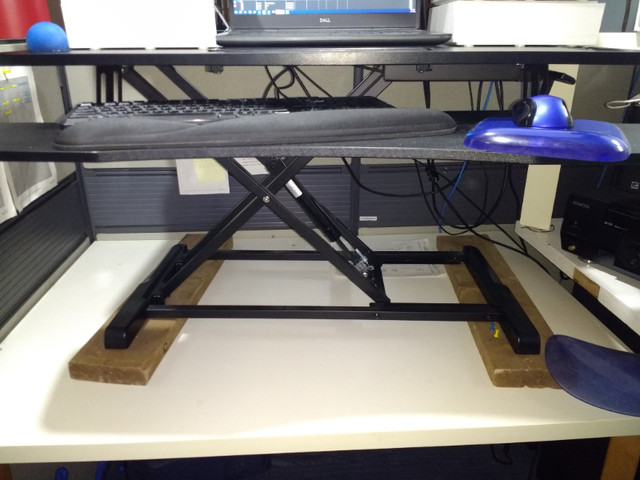 Vivo Desktop Sit to Stand Converter in Desks in Kitchener / Waterloo - Image 2