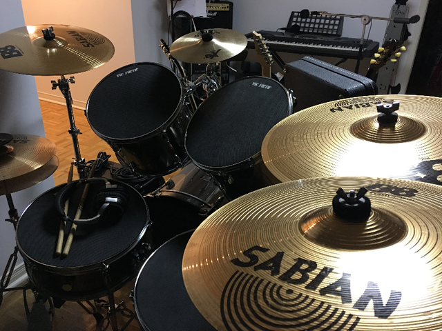 Five piece Drum set and Sabian cymbals plus more in Drums & Percussion in Mississauga / Peel Region - Image 3