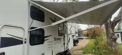 June special June 18 to 30 available special price $75 per night!! Spacious well laid out trailer, e...