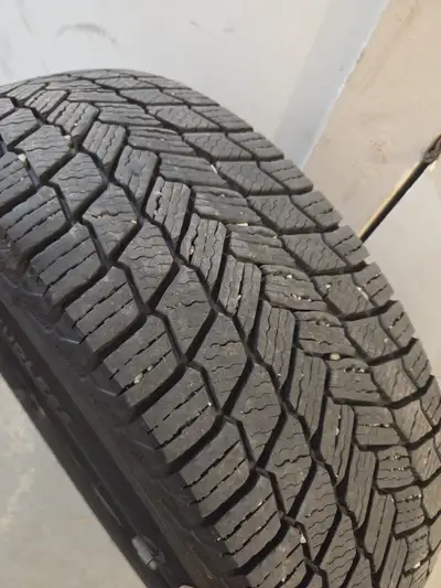 Michelin X-ICE Snow SUV Winter Tires – 225/65 R17 – Like New Size: 225/65 R17 Model: Michelin X-ICE...