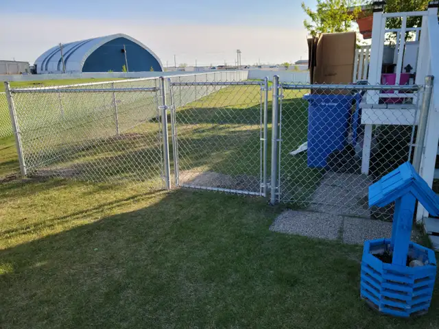 Chain Link Fence - AV Fencing | Decks & Fences | Lethbridge | Free ...