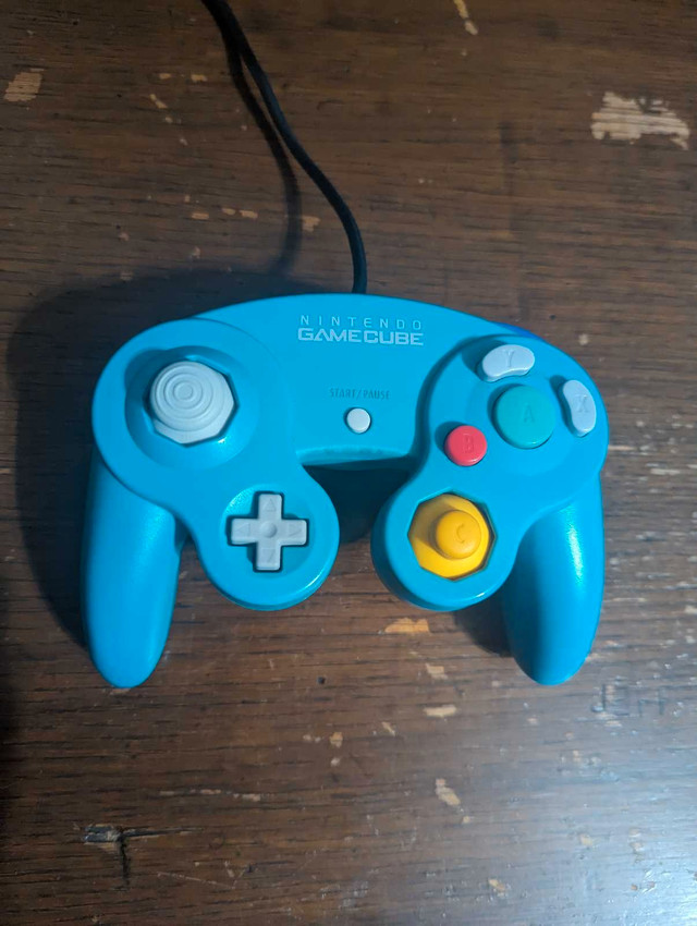Official Emerald Nintendo GameCube Controller  in Older Generation in Leamington