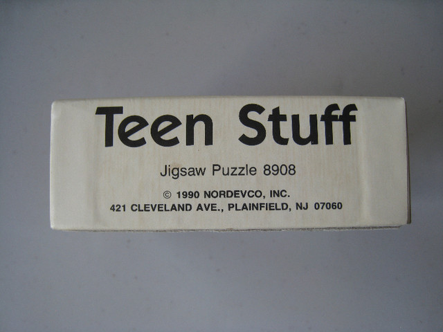 Small Vintage Glow in the Dark Puzzle “Teen Stuff” 100 pcs. in Toys & Games in Guelph - Image 4