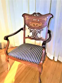 Solid Mahogany Antique Arm Chair, Chaise Acajou Solide Antique