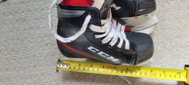 Youth hockey skate size 11 in Skates & Blades in City of Toronto - Image 4