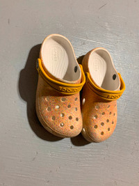 2 pairs of kids Crocs size 12/13