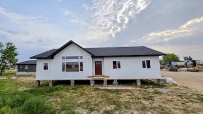 The Custom Frontier RTM 1869 sq ft 3 bedrooms️ 2.5 bathrooms HUGE Custom Kitchen with Quartz counter...