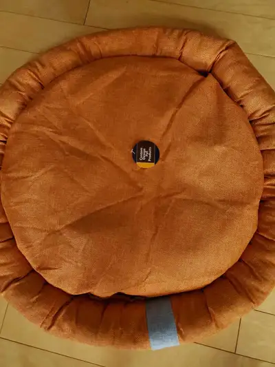 This bed is the perfect size for small to medium-sized dogs or cats. Brand new.