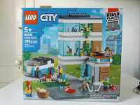 ORIGINAL NEW LEGO CITY # 60291 FAMILY HOUSE 388 PCS ROAD PLATES