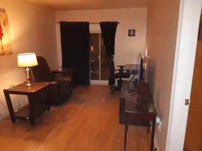 Meublé Laveuse sécheuse internet grande chambre tranquille