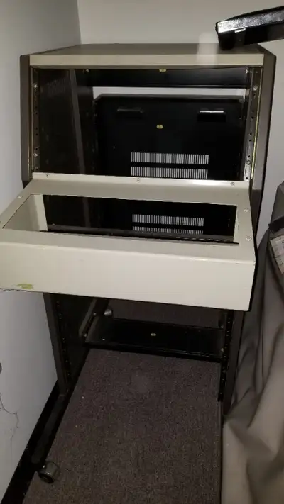 Console vidéo rackmount avec roulettes, View more