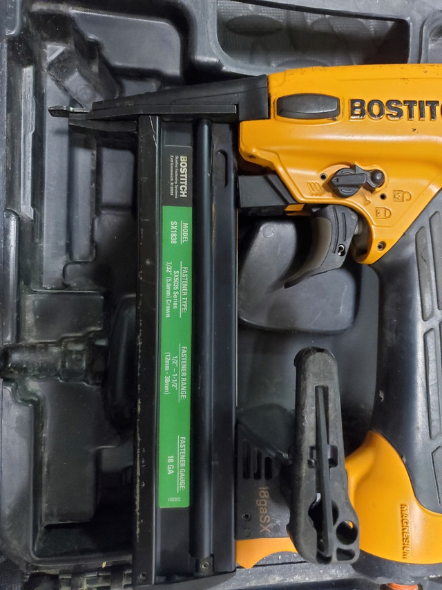 Bostitch SX1838 Finishing Stapler in Power Tools in Calgary