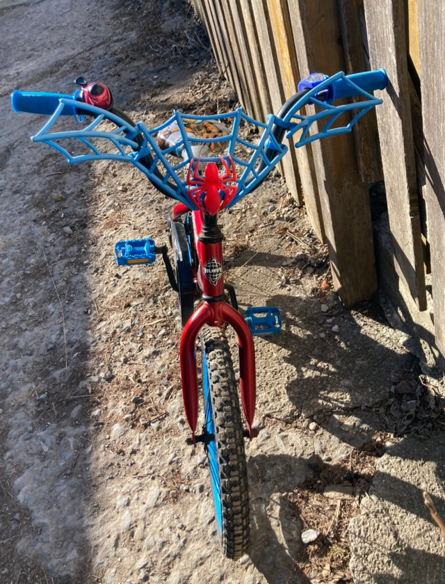 Vélo Spiderman | Excellente condition dans Enfants  à Ville de Montréal - Image 2
