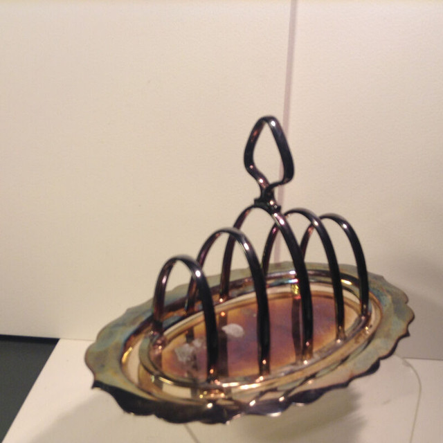Vintage Toast Rack in Arts & Collectibles in Vancouver - Image 3