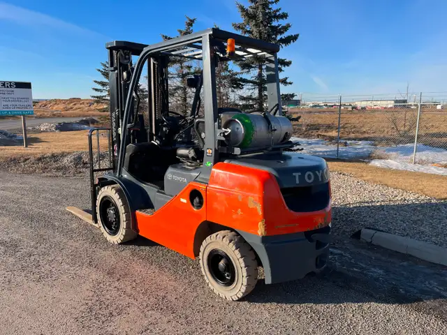 Toyota 8FGU30 6000 lb - 2020 Warehouse Forklift Gas LPG *LOW HRS in Other in Saskatoon - Image 5