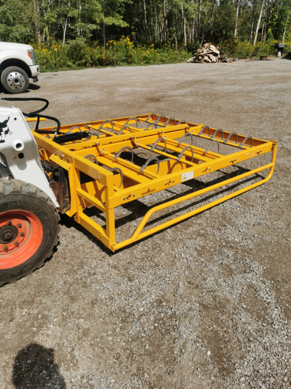 Bale Accumulator for Skid Steer in Heavy Equipment Parts & Accessories in North Bay - Image 2