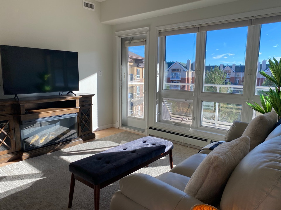 executive 2-bed furnished condo in Wildwood 5