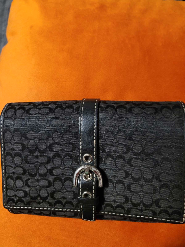 Coach wallet in Women's - Bags & Wallets in Edmonton