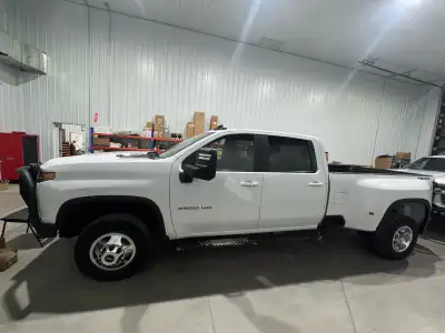 2020 Silverado 3500 Duramax Crew cloth,buckets, box liner,Trailor tow package, Gridiron bumper with...