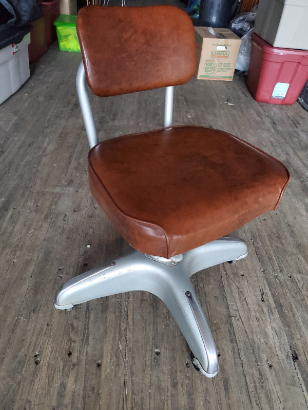 Retro 60s chair in Chairs & Recliners in Norfolk County - Image 4