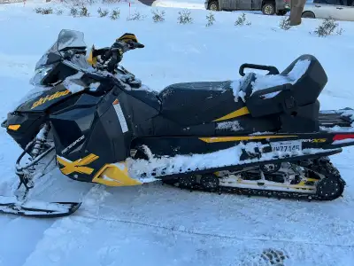 Chenille neuve banc double entretien fait chaque annee. Negociable