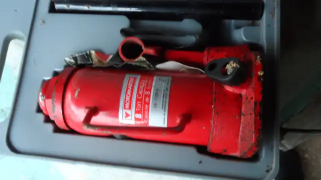 8 TON JACK IN CASE64141830955779121