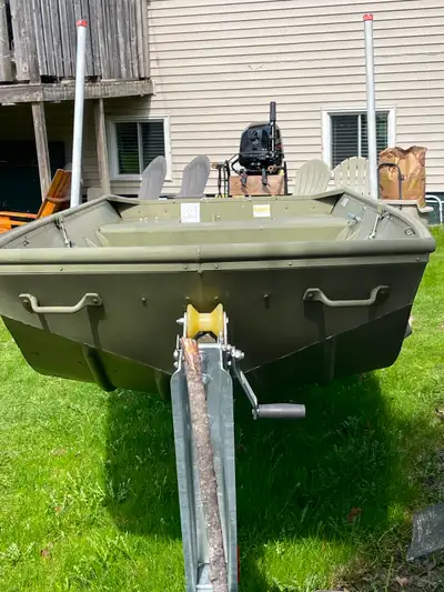 New never used selling due to health issues. Motor, 4 stroke , electric start , with short shaft and...
