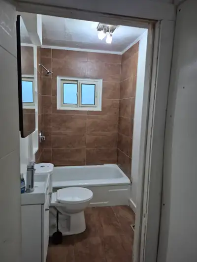 Modern and updated finishes with FREE internet-- Private suite with jr. 1bedroom, 1 bathroom and kit...