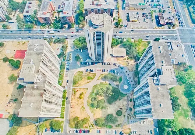 GROUND-LEVEL LARGE CORNER SUITE 4RENT IN ETOBICOKE 401 & KIPLING